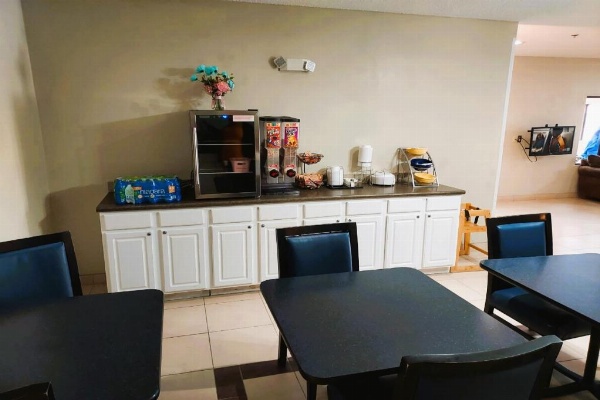 McPherson Inn By OYO, I-135 image 19