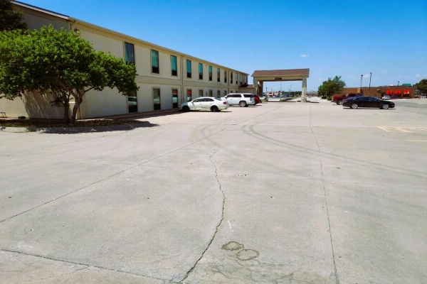 McPherson Inn By OYO, I-135 image 23