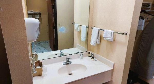 McPherson Inn By OYO, I-135 image 27