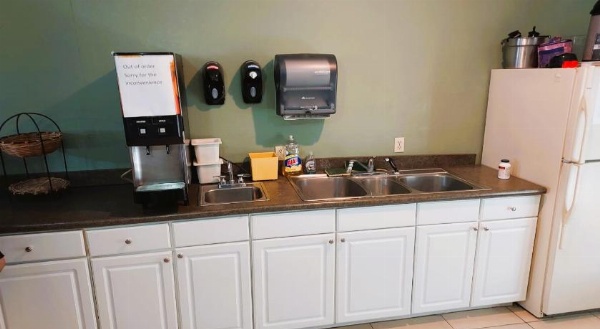 McPherson Inn By OYO, I-135 image 29