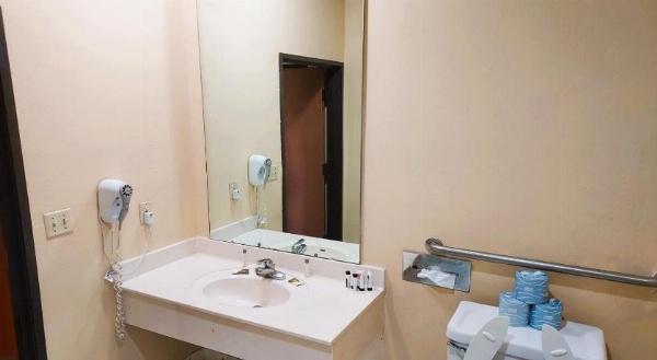 McPherson Inn By OYO, I-135 image 30