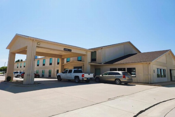 McPherson Inn By OYO, I-135 image 5