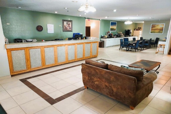 McPherson Inn By OYO, I-135 image 8